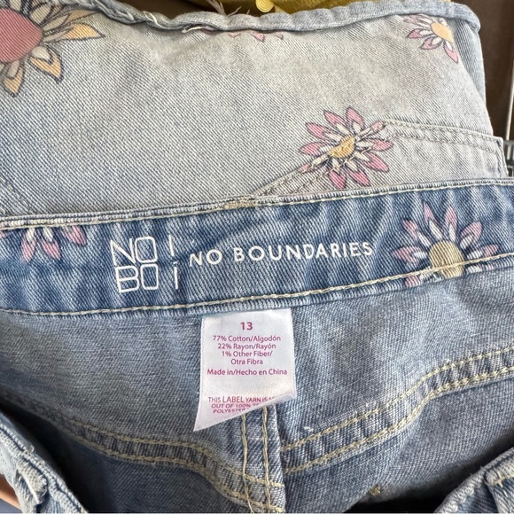 No Boundaries Cut Off Jean Shorts Festival Flower Floral size 13 31” Waist - Picture 5 of 5